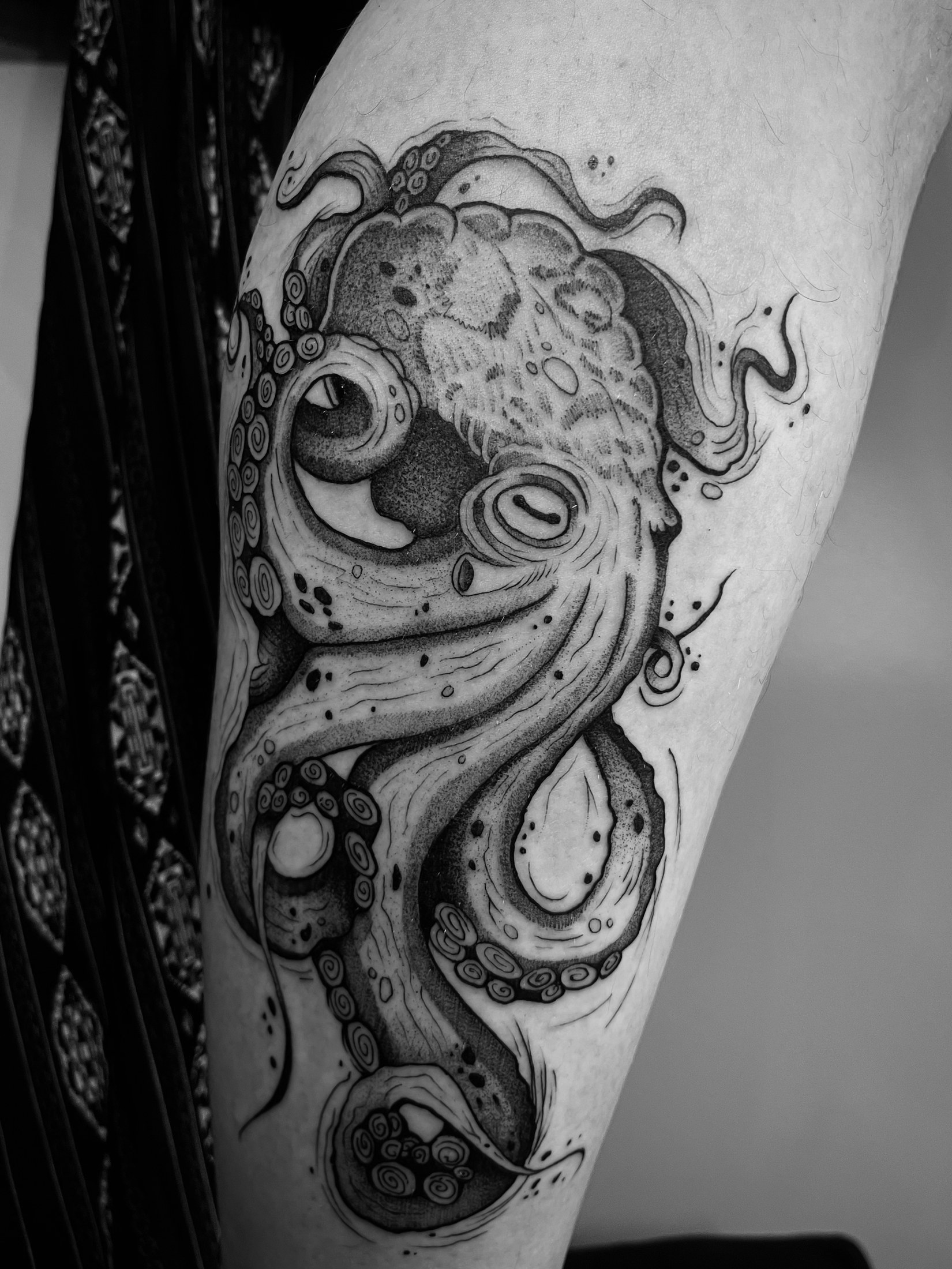 Tatuagem blackwork autoral por Russ