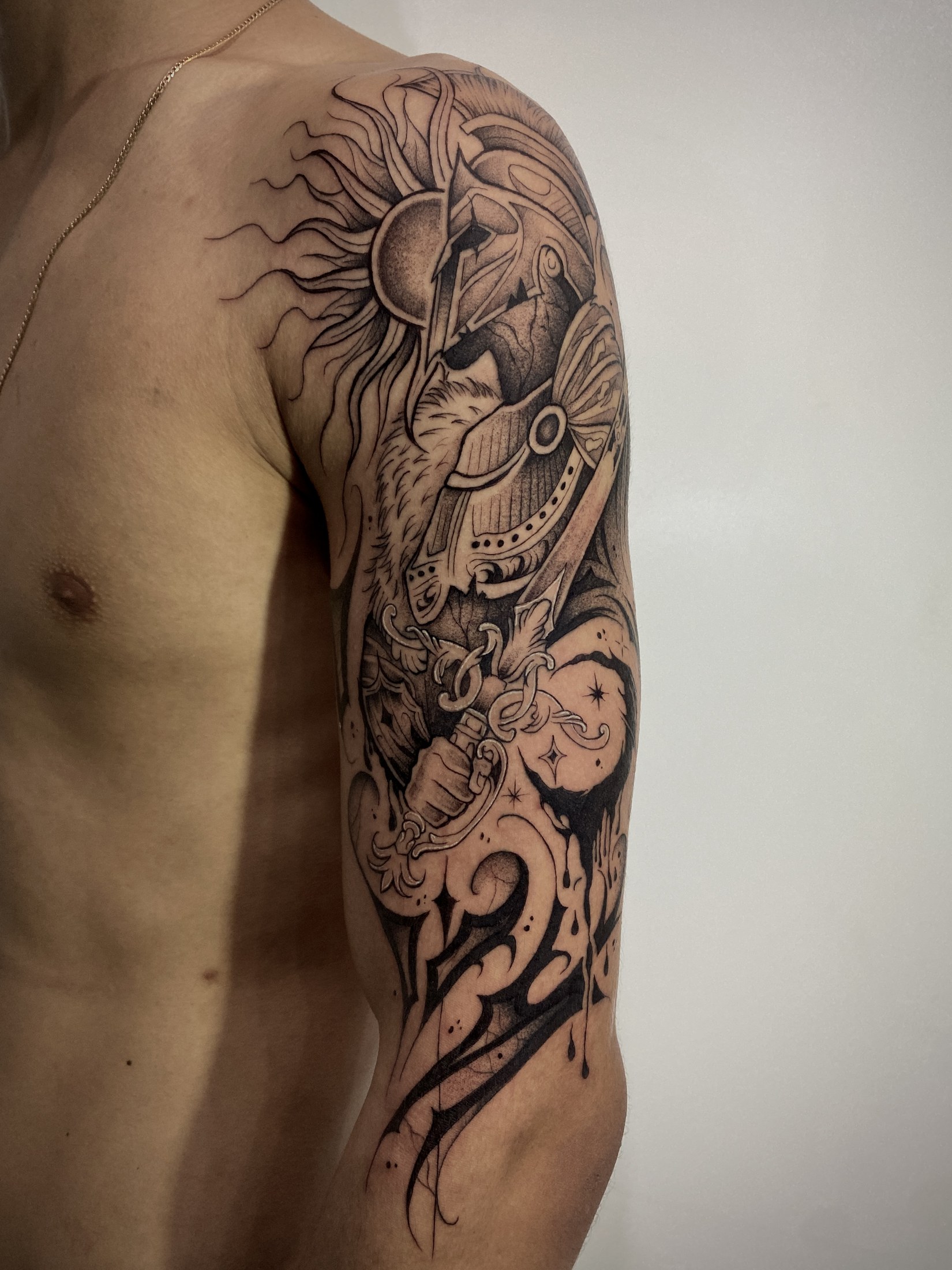 Tatuagem blackwork no braço