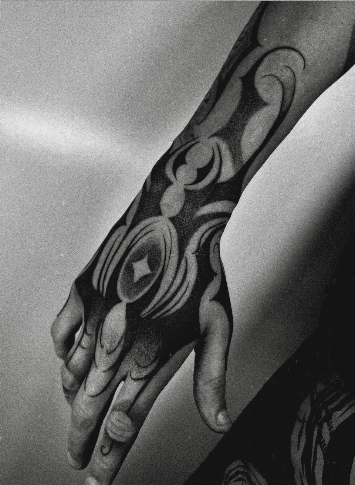 Tatuagem ornamental autoral por Russ