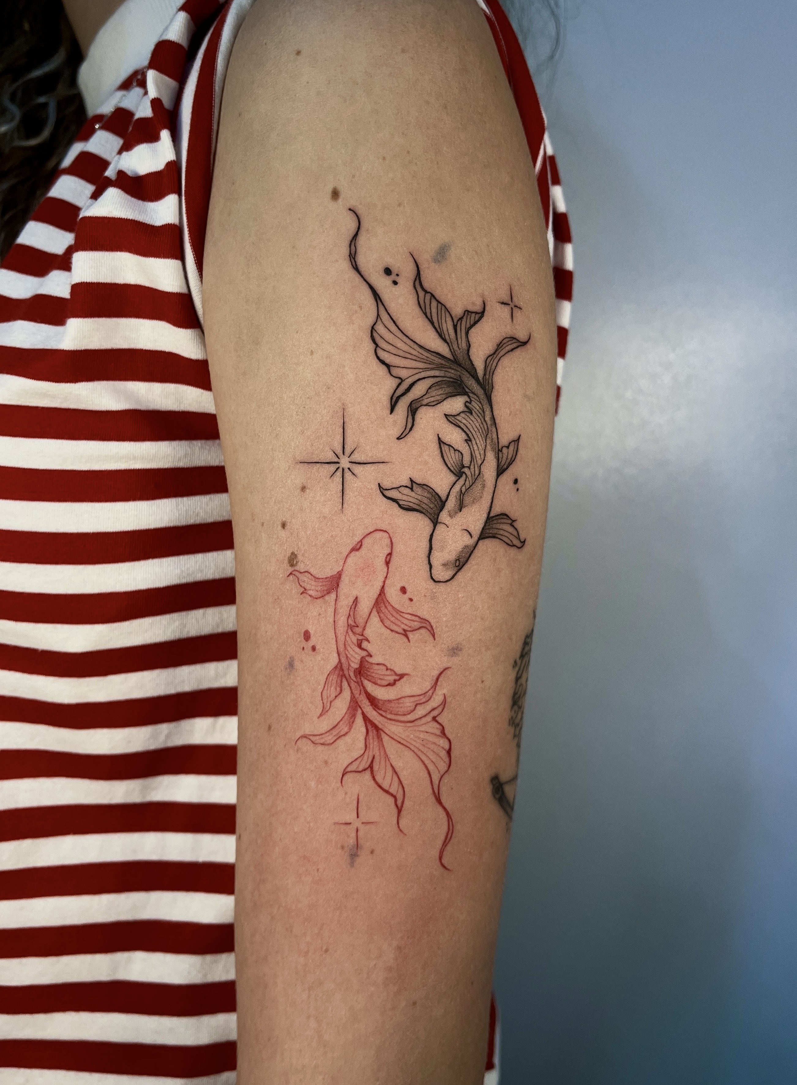 Tatuagem autoral no estilo Fine Line por Russ Ink
