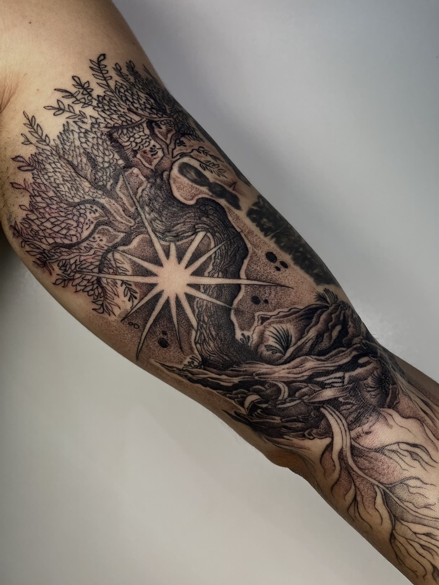 Trabalho de tatuagem em Blackwork pela Russ Ink